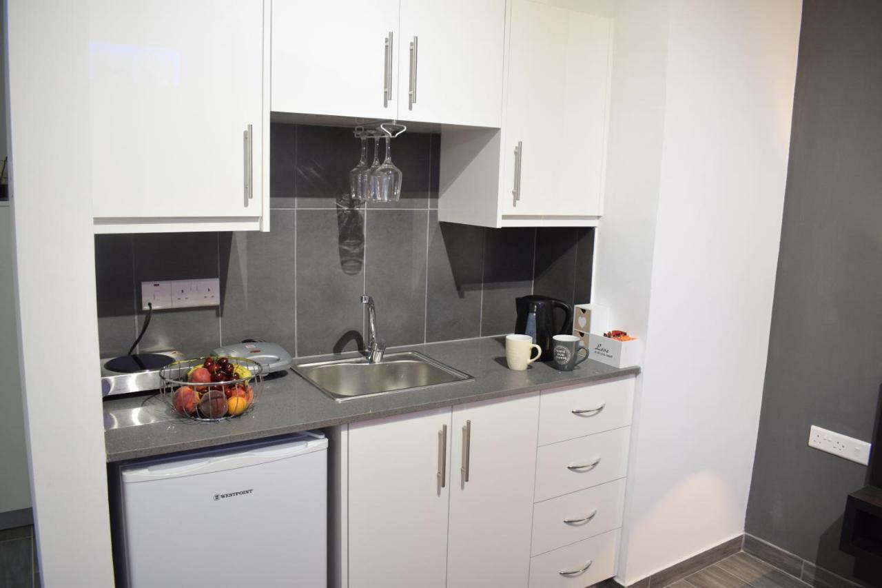 Takis Apartments アヤナパ エクステリア 写真