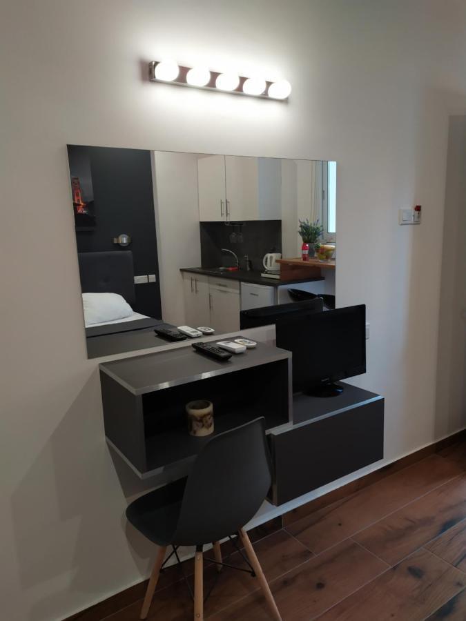 Takis Apartments アヤナパ エクステリア 写真